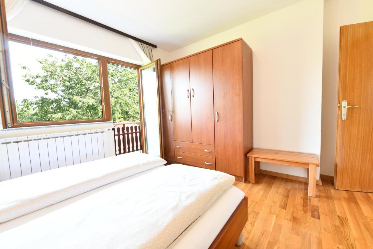 Apartment And Rooms Ivancica Selište Drežničko Extérieur photo