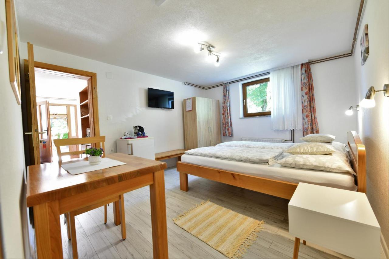 Apartment And Rooms Ivancica Selište Drežničko Extérieur photo