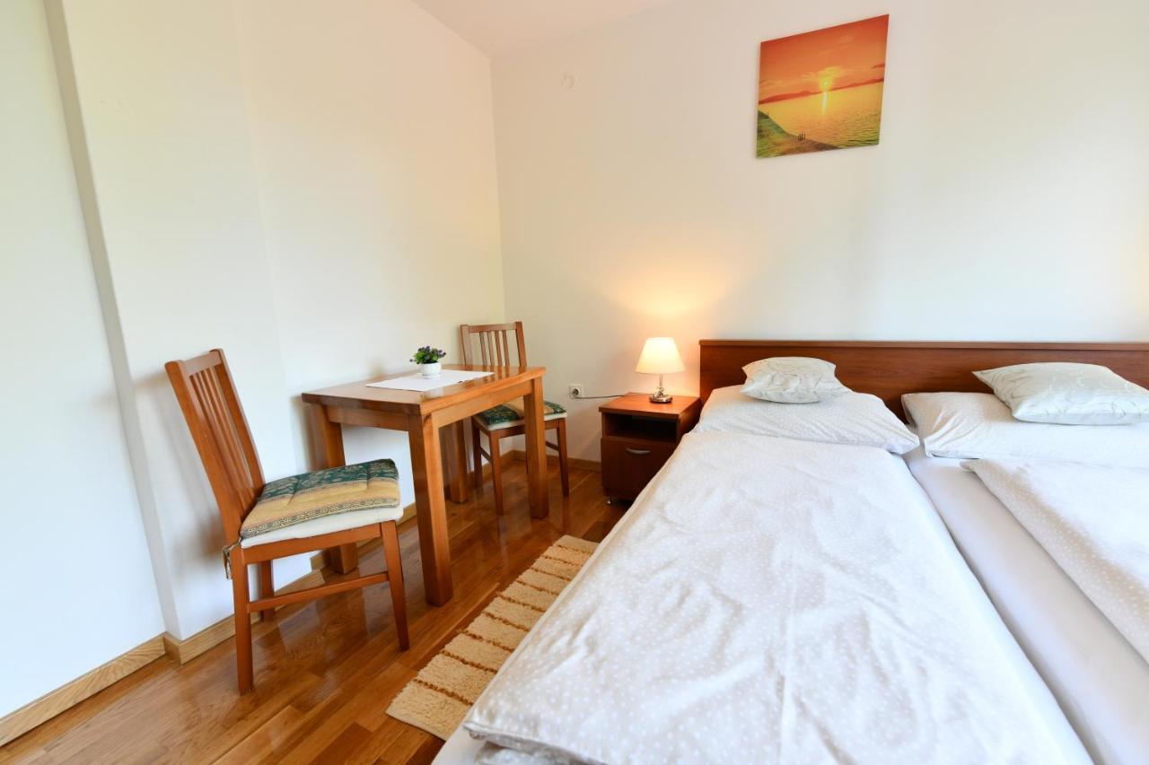 Apartment And Rooms Ivancica Selište Drežničko Extérieur photo