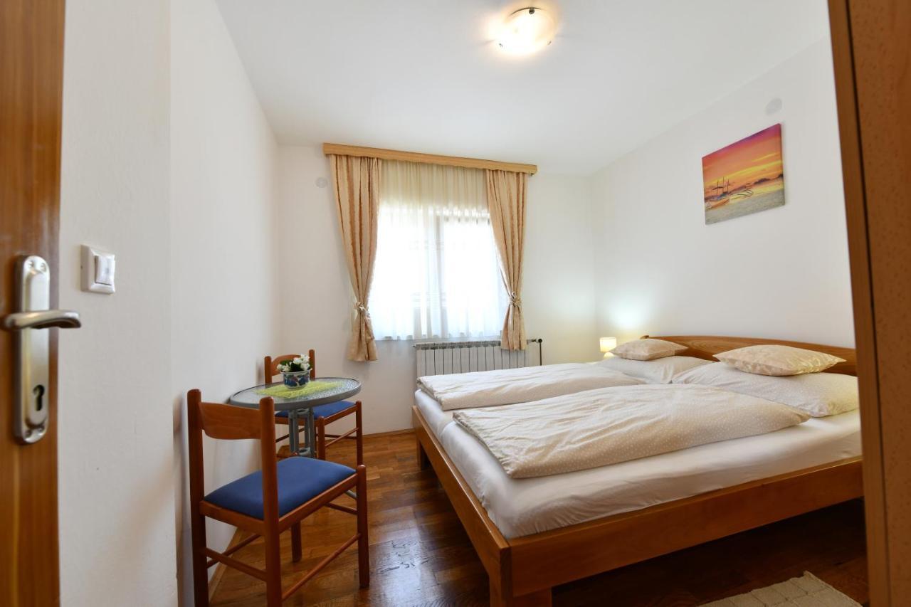 Apartment And Rooms Ivancica Selište Drežničko Extérieur photo